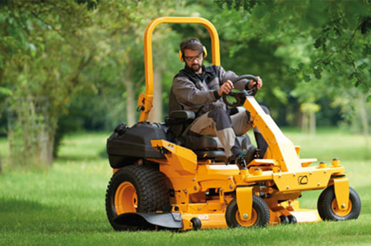 Professional Zero-Turn Lawnmower: The Ultima ZT1
