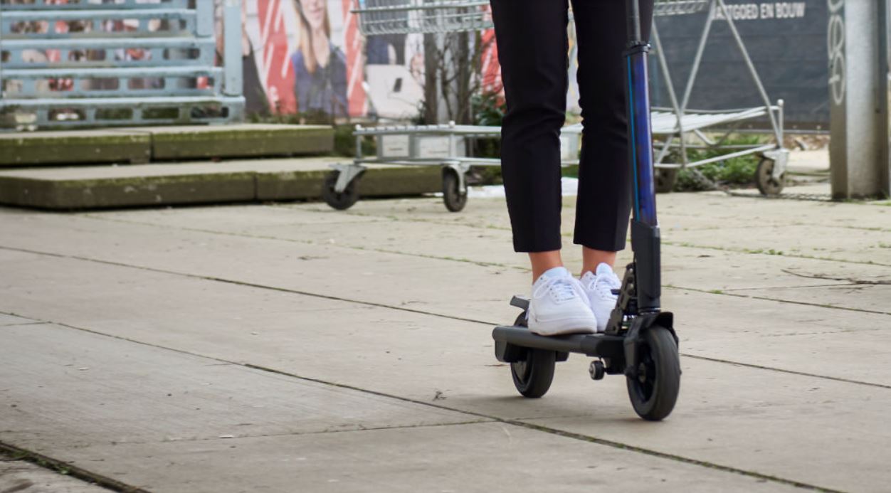 Oxboard's Best E-Scooter: 2 Models Available With Free Shipping Anywhere in Ireland